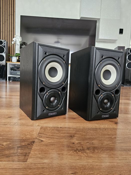 Mission 700 bookshelf