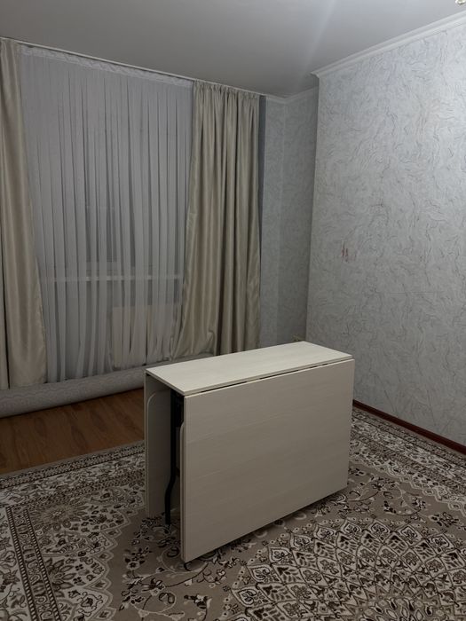 Стол- книжка трансформер в отличном состоянии