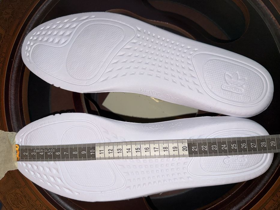 adidas YEEZY boost 350 v2 triple white