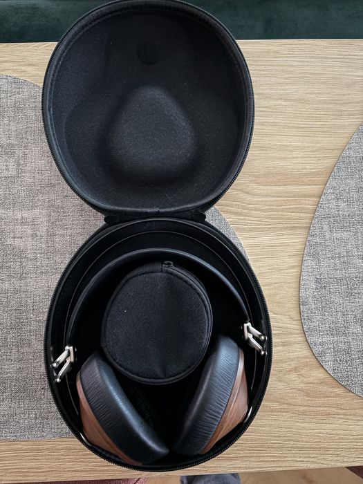 Casti Meze Audio 99 Classics Walnut Silver ca noi, cu factură