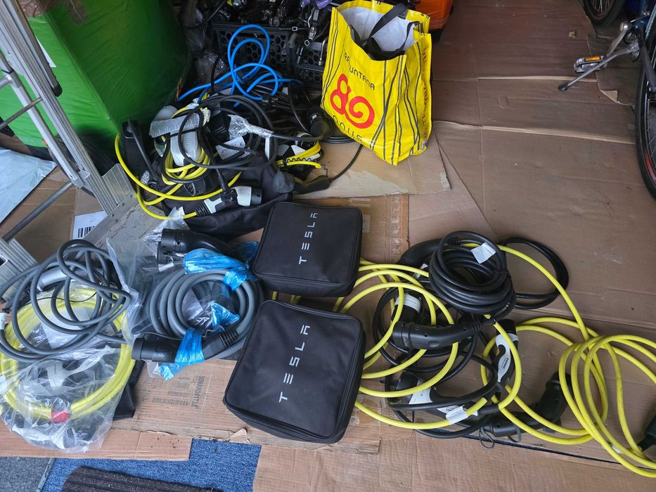 Incarcatoare Statii  masini electrice Hybrid Tesla Mercedes Nissan Bmw Hyundai Volvo