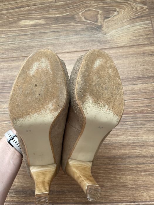 Vând pantofi eleganți