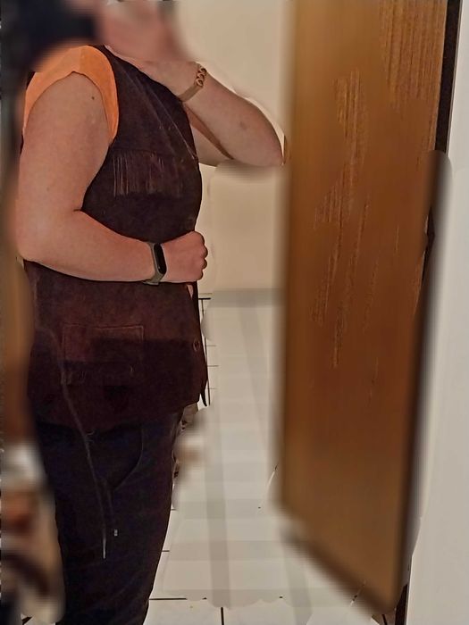 Велурен елек от естествен велур + подарък - колие