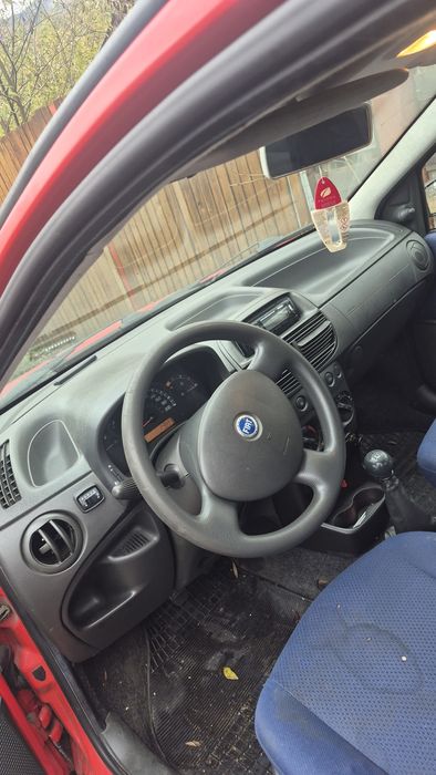 Fiat Punto 2005 benzină — imagine 1