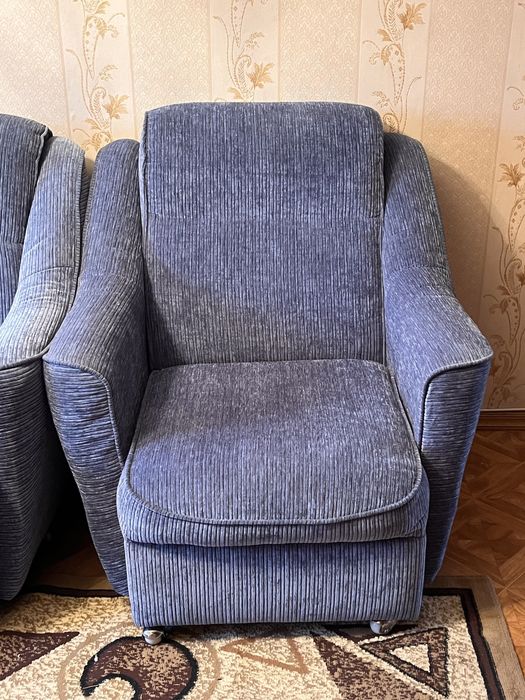 Продам диван с креслами