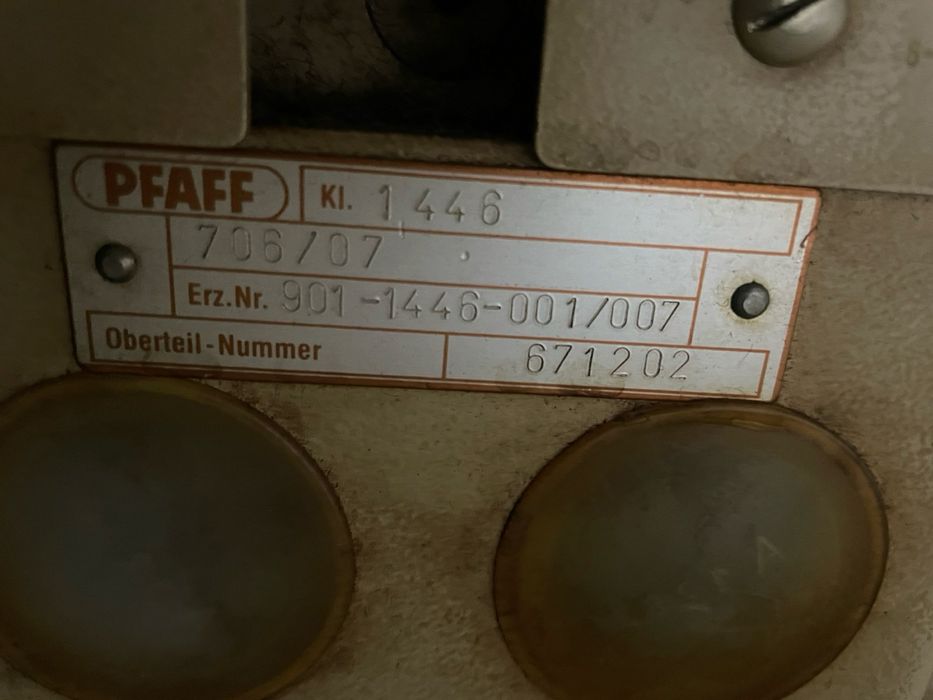 Права двуглова шевна машина Pfaff 1446