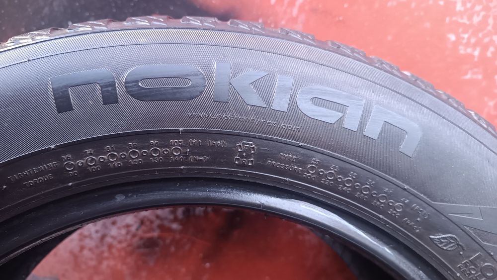 225/55/16 Nokian