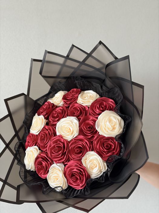 Букет от вечни сатенени рози