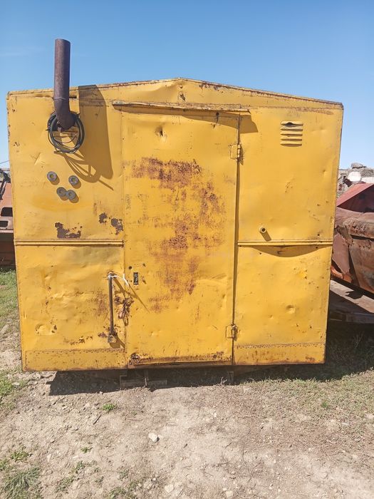 Продам бочку 3.5 куба, два вагончика.