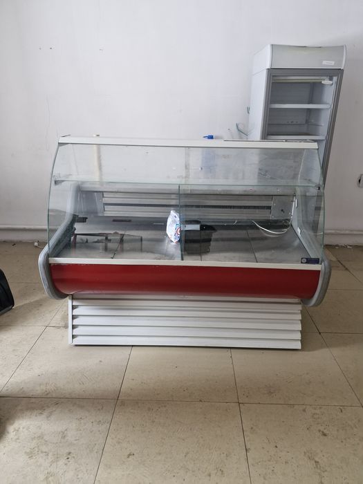 Продам витринный холодильник