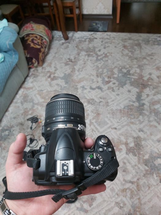 Canon 550D и Nikon D3000