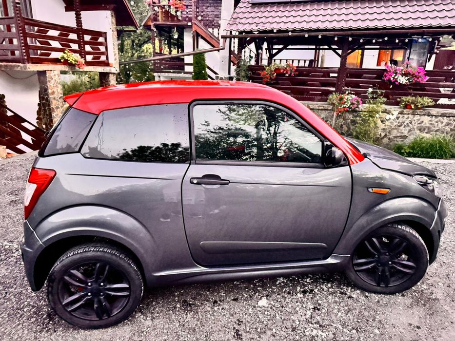Vândsau schimb microcar de 16 ani Ligier js50