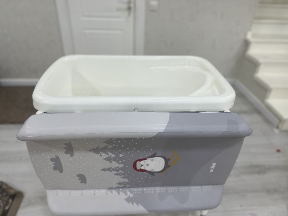 Пленальный стол и детская ванная от бренда Jikel.