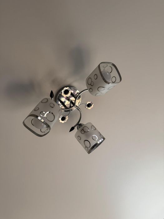 Продам люстру недорого