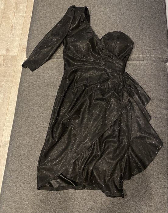 Vand rochie de seara marimea S-M