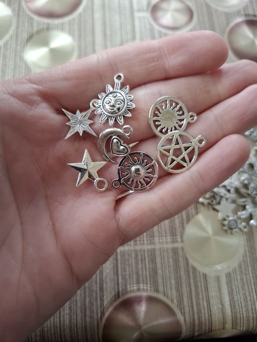 Метални висулки.