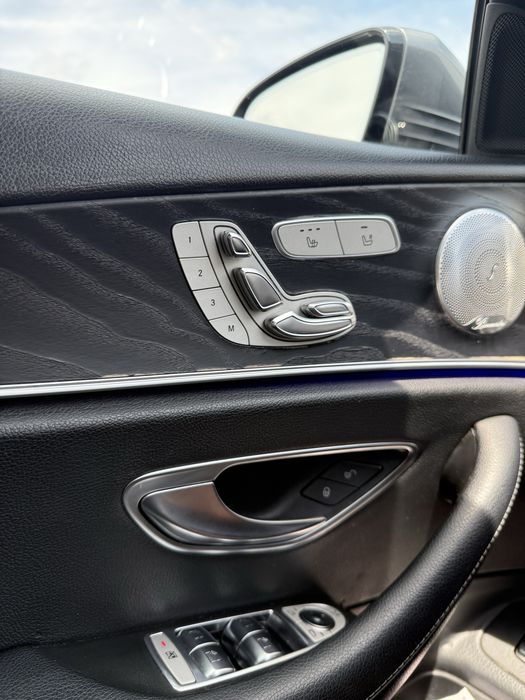 Mercedes E 300 4 Matic Pachet AMG - 250 Cp