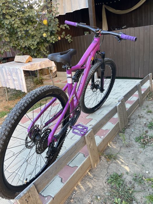 Bicicleta full suspension