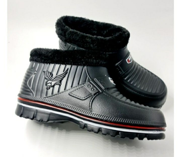 Продам   галоши .