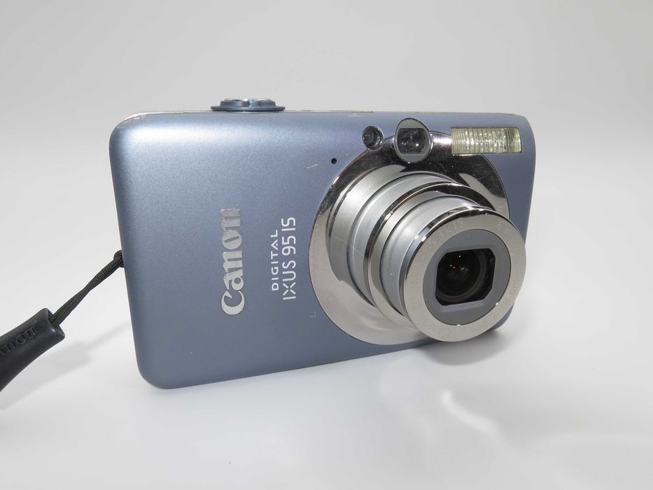 Canon IXUS 95 ултра компактен цифров фотоапарат, дигитална камера синьо-сив цвят,  супер качество на снимките, пълен комплект, работи отлично