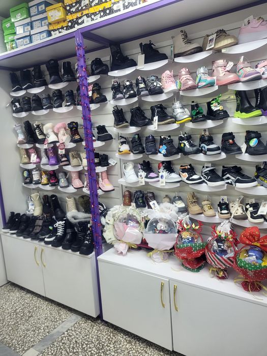Продам отдел детской обуви и игрушек