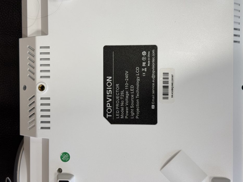 Продавам нов проектор Topvision T26L