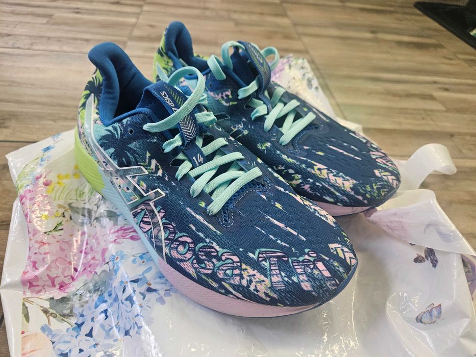 Дамски маратонки ASICS NOOSA