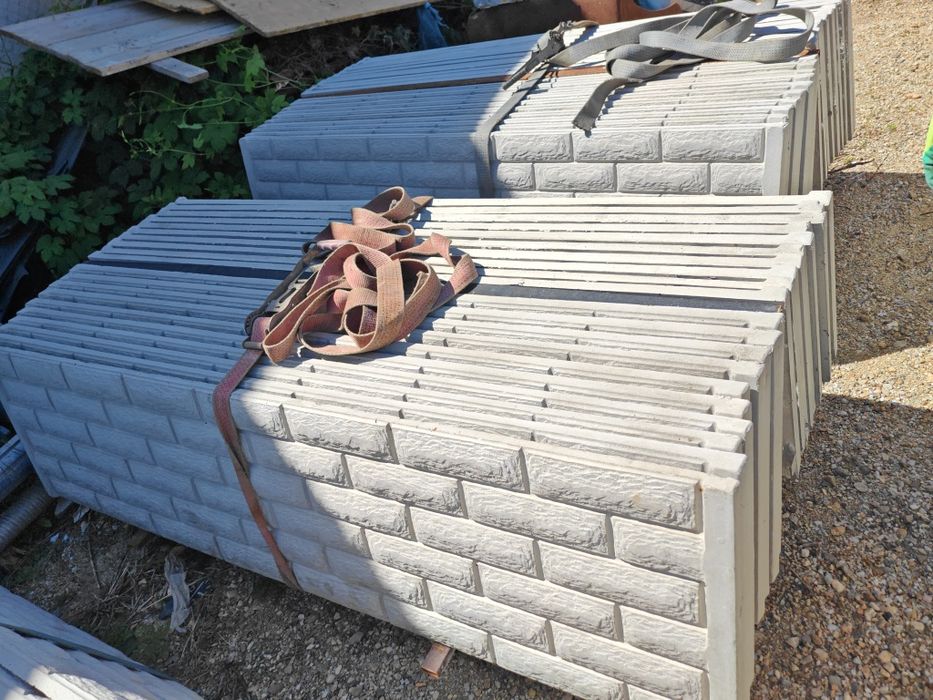 Vând gard prefabricat cu modelul din imagine