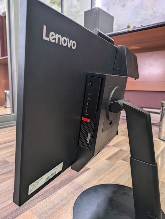 Lenovo Thinkcentre Tiny M910x cu BIOS mod, i7-7700, 8GB RAM, AMD RX6400, 256GB SSD + Monitor ThinkVision TIO 24"