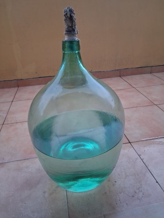 Стъклена дамаджана