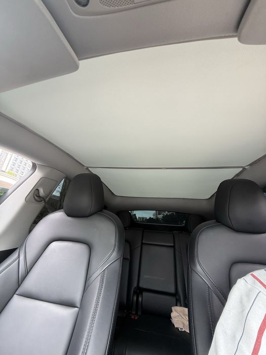 Продается шторка на тесла model Y