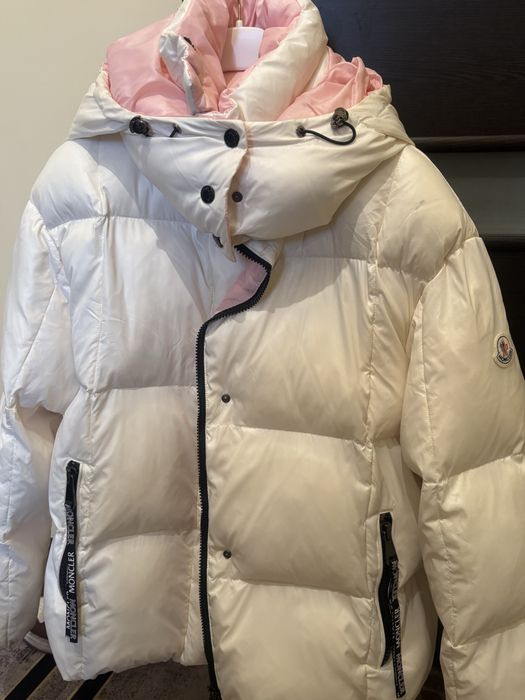 Брендовая куртка moncler в отличном состоянии.
