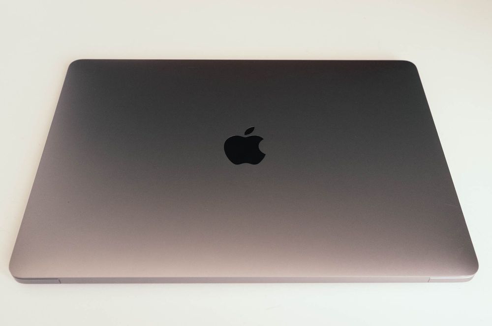 MacBook Air 13” 2019, i5, 8 GB, 128 GB, Space Grey