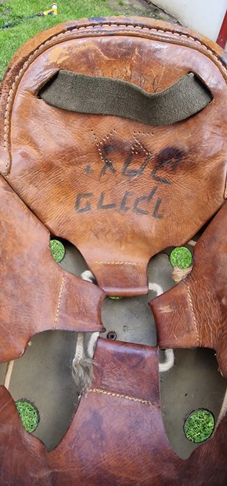 Cască de tanchist veche cu ochelari de protectie