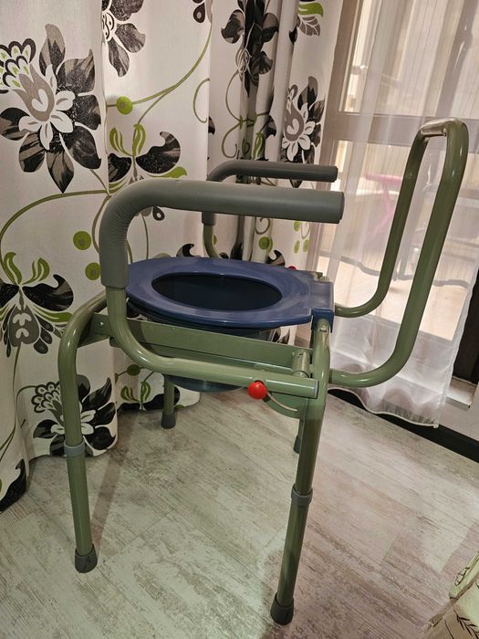 Тоалетен стол с подлакътници