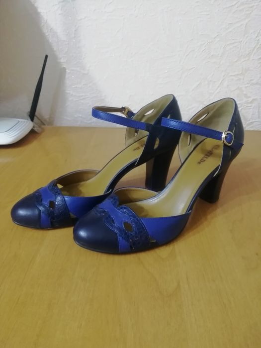 Срочно продам красивую обувь