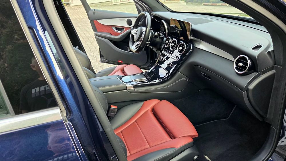 GLC Coupe/Pak A.M.G/2.0 d/245 c.p/Interior Rosu/Ambiental/Piano Black/