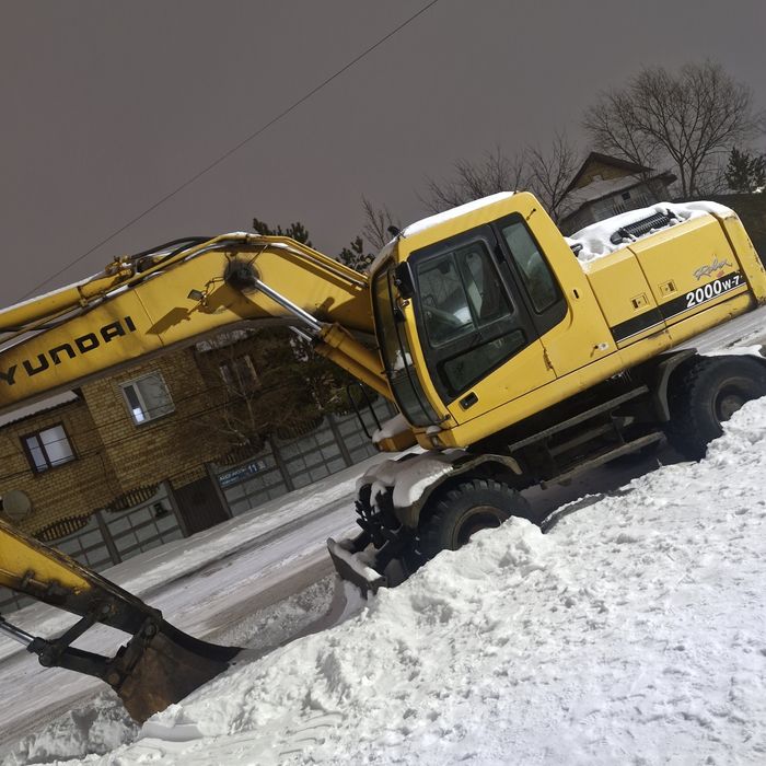 Услуги колесных экскаваторов в Астане