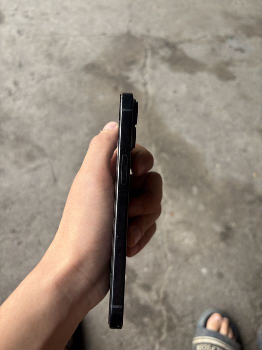 iPhone 15 black