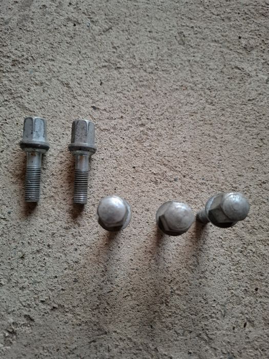 Продам болты от мерса