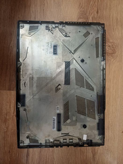 Bottom Case MSI MS-16R4  Carcasa Inferioara Neagra
Stare foarte buna