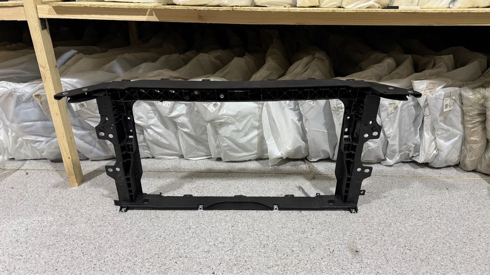 Телевизор / рамка кузова на Хюндай Элантра 2010-24 год