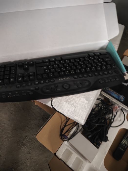 Процессор клавиатура монитор колонки дали кампютерный набор