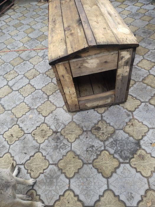 Продам будку для собак.