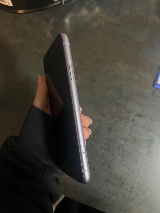 Iphone 11 64GB в отлично състояние