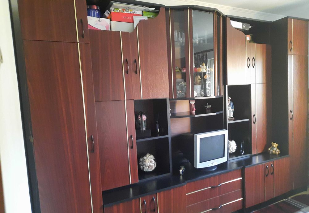 Vand mobila de dormitor/sufragerie la set cu pat matrimonial