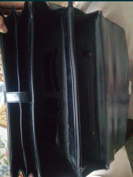 Продам 2кожаных портвеля