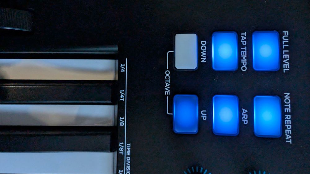 Alesis V25 MKII - MIDI клавиатура (НОВА, с гаранция и касова бележка)