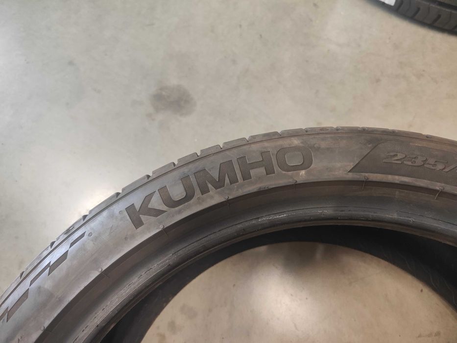 2бр.летни гуми 235/40/19 Kumho