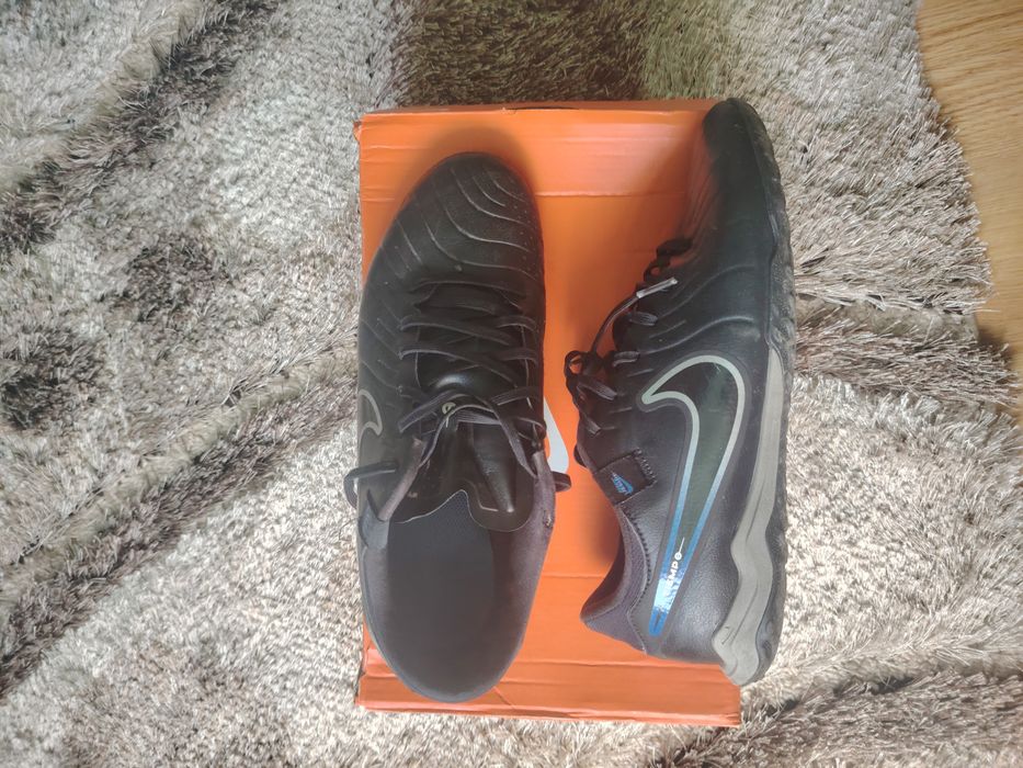 Vând papuci nike tiempo